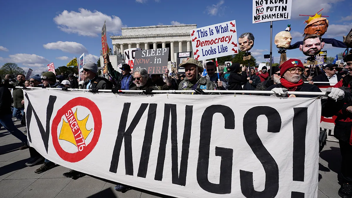 Demonstranti se okupljaju ispred Lincolnovog spomenika u Washingtonu