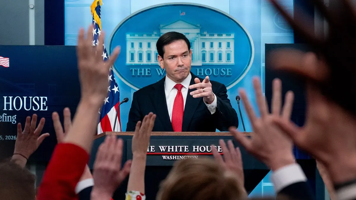 Marco Rubio na podiju za brifing u Bijeloj kući