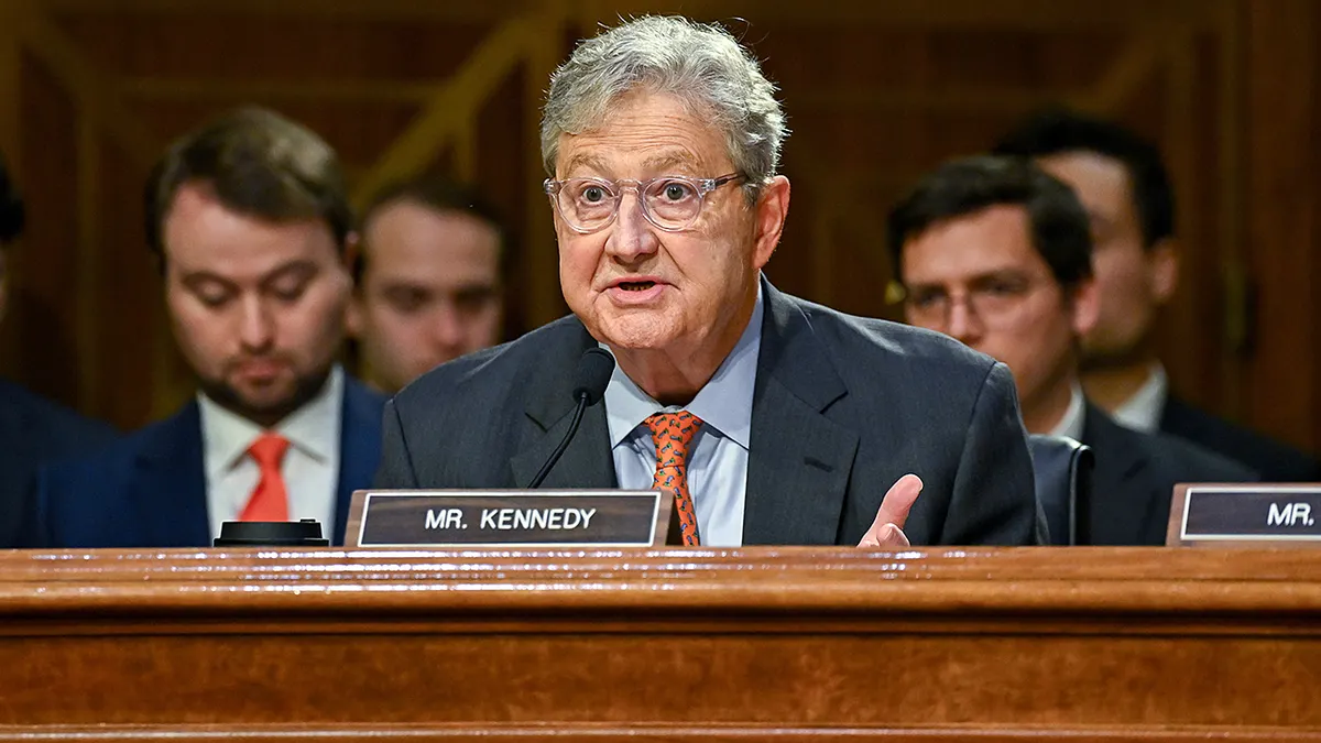 Senator John Kennedy govori tijekom saslušanja Senatskog odbora za pravosuđe u Washingtonu, DC