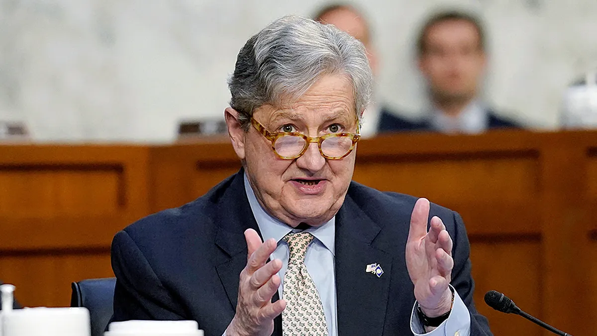 Senator John Kennedy govori pred Senatskim odborom za pravosuđe u Washingtonu