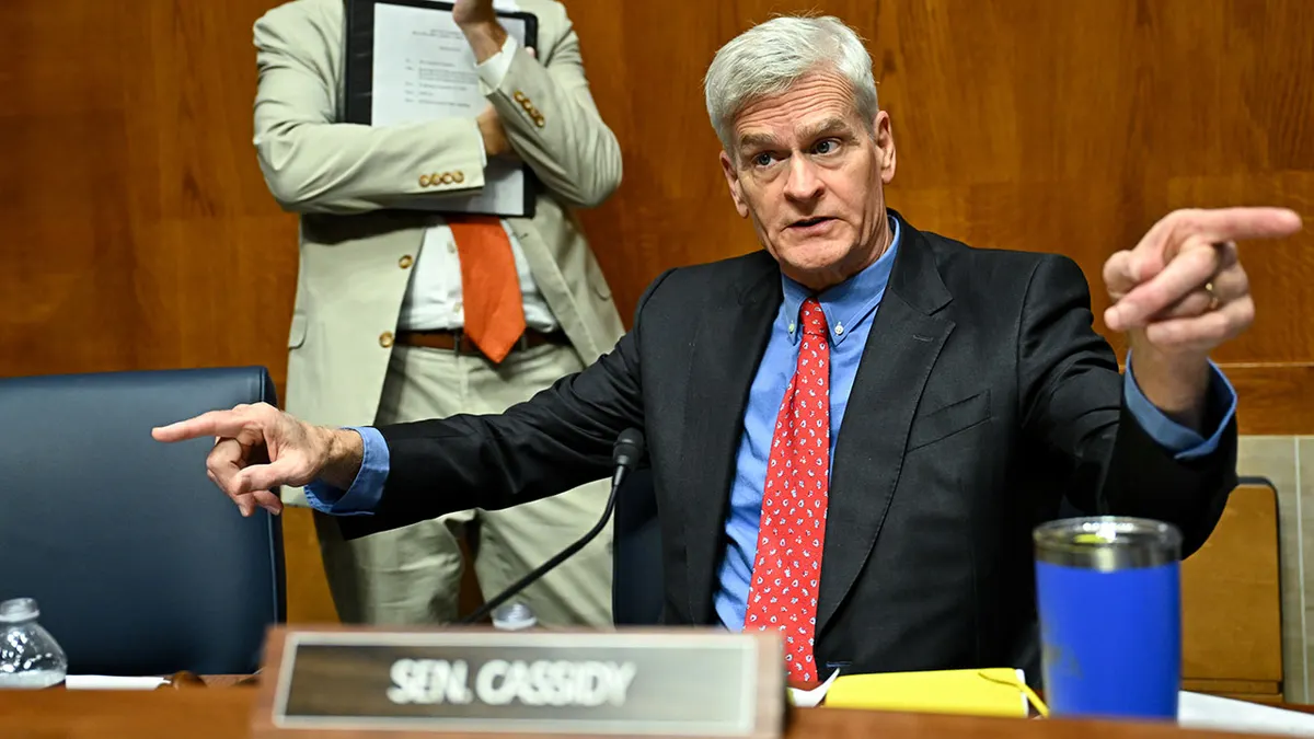 Sen. Bill Cassidy govori tijekom saslušanja odbora Senata u Washingtonu, DC