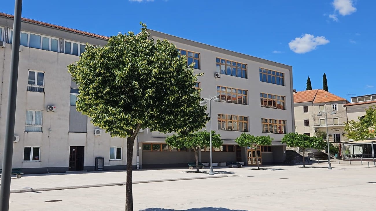 skola lampioni luka ubojstvo drnis svijece  1