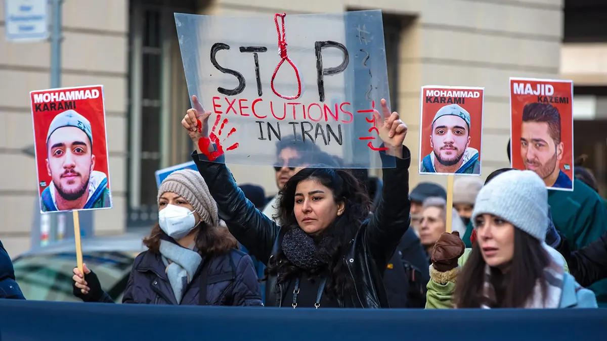Iranski aktivisti prosvjeduju ispred njemačkog saveznog ureda za vanjske poslove u Berlinu