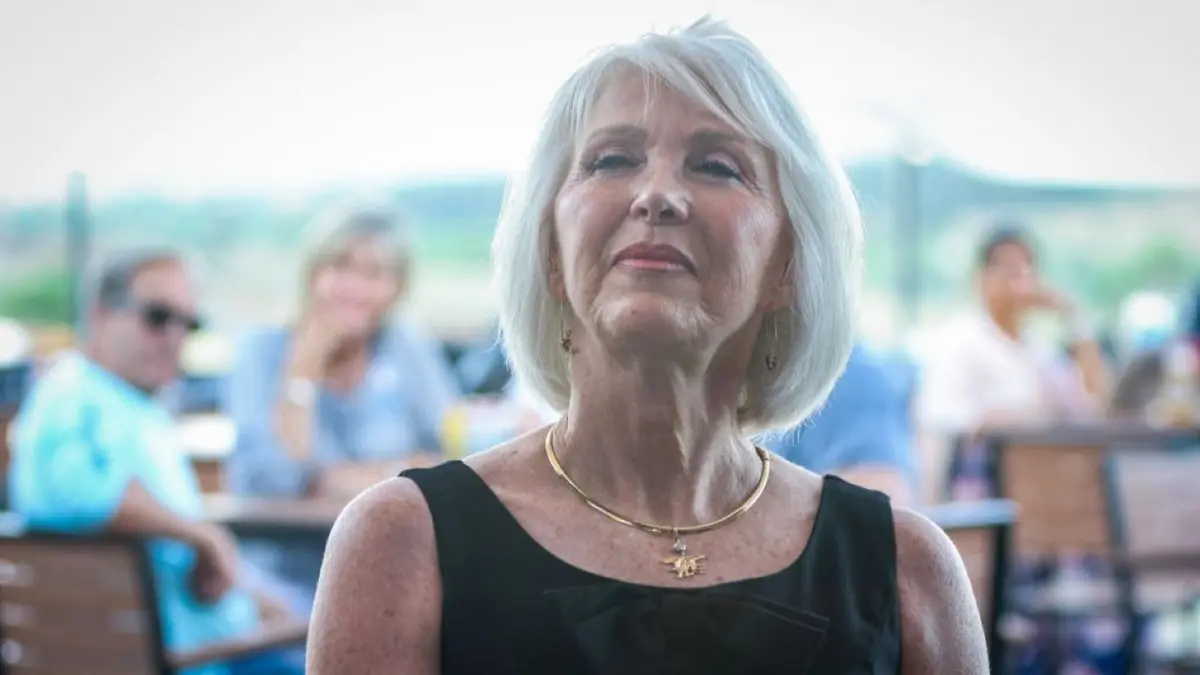 Tina Peters govori na događaju