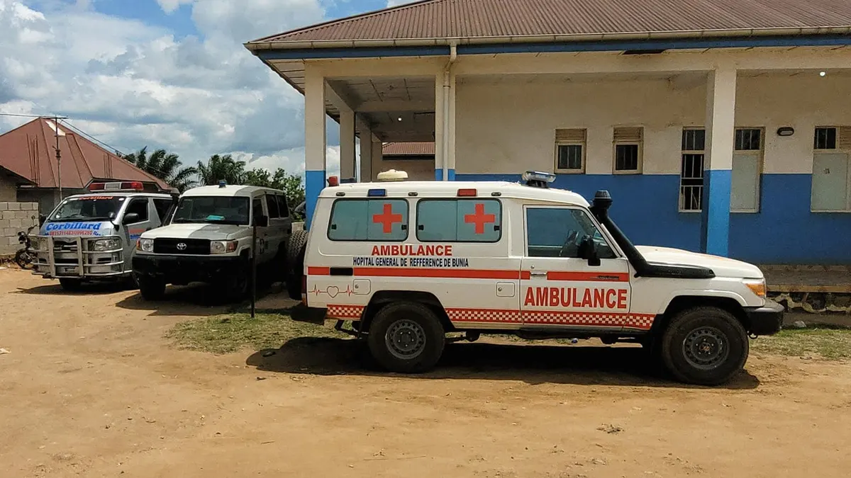 Ambulantna kola parkirana kod Opće referentne bolnice Bunia