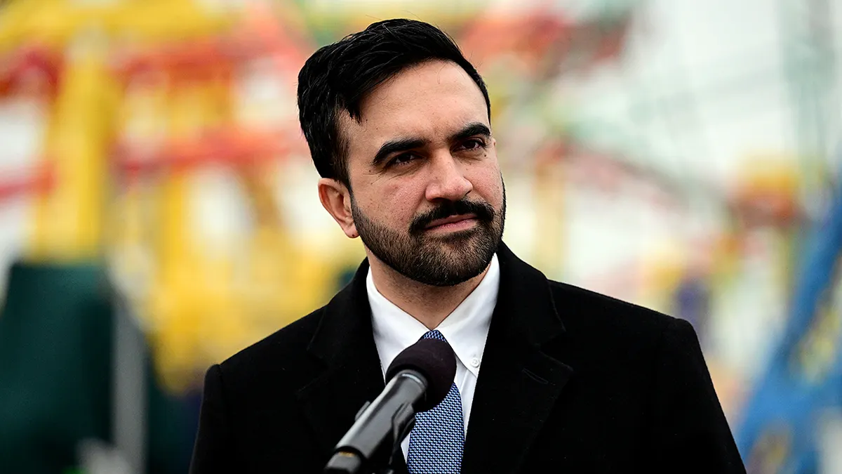 Gradonačelnik New Yorka Zohran Mamdani govori na konferenciji za novinare u Deno's Wonder Wheelu na Coney Islandu