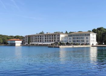 „Izvlačio se novac, zapošljavalo preko veze…“
