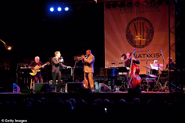Negri (L) i Feinstein (drugi lijevo) ponovno su se okupili kako bi zajedno nastupili 2011. na Newport Jazz Festivalu u Rhode Islandu s Wyntonom Marsalisom (u sredini)