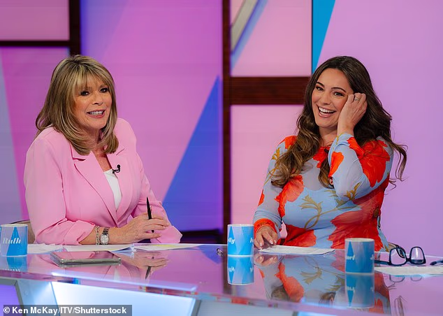 Izgledala je sretno i zdravo dok je pozirala u fotografiji na svom Instagramu uz natpis: 'Povratak na Daytime @loosewomen' (viđeno u emisiji s Ruth Langsford)