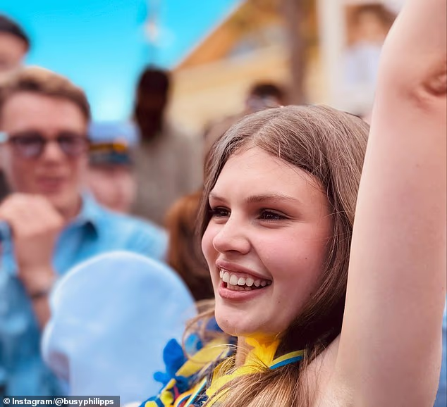 Philipps također dijeli kćer Cricket, 12, s njezinim bivšim suprugom Marcom Silversteinom, filmskim producentom, scenaristom i redateljem