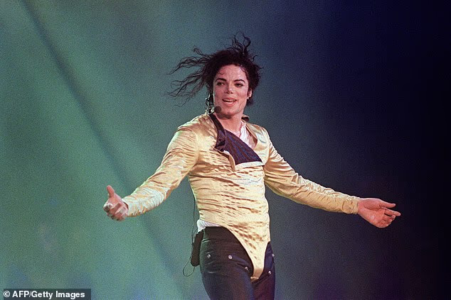 Michael je preminuo 25. lipnja 2009. u dobi od 50 godina od akutne intoksikacije propofolom, u kombinaciji s učincima drugih sedativa, što je rezultiralo srčanim zastojem - slika 1996.