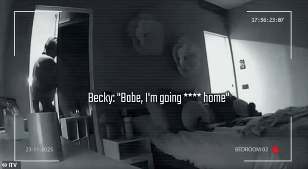 Dok CCTV uključuje program, Rebekah se čuje kako viče Jamieju: ¿Ne. Ne, nije je***** ok! Dušo, idem je***** kući. ovo nije u redu'