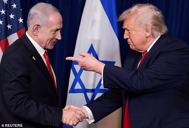 Strickland je također optužio Trumpa da ga je Netanyahu gurnuo u rat s Iranom (lijevo)