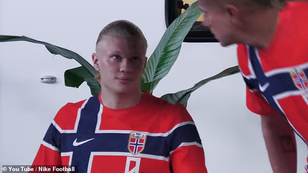 Šestominutni film prikazuje urnebesan trenutak koji uključuje Erlinga Haalanda i Channinga Tatuma