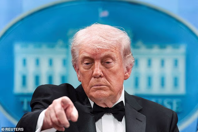 Također je kritikovao američkog predsjednika Donalda Trumpa (na slici u travnju) nekoliko mjeseci nakon što se vratio u Ameriku nakon što je godinu dana preselio u Španjolsku