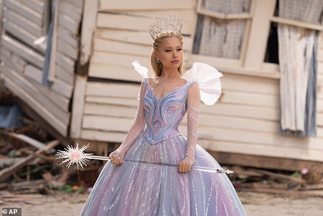 Grande se također planira vratiti na veliki ekran nakon svoje uloge Glinde u Wicked (2024.) i Wicked: For Good (2025.)