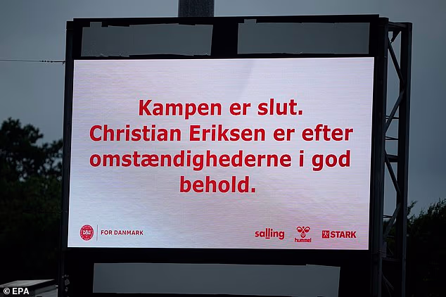 Na velikom ekranu unutar stadiona poruka je glasila: 'Utakmica je gotova. Christian Eriksen je u dobrom stanju pod ovim okolnostima'
