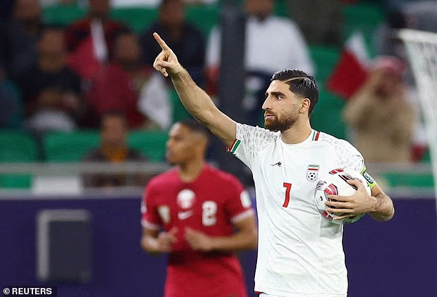 Alireza Jahanbakhsh slavi postizanje drugog pogotka u Kataru na AFC Azijskom kupu