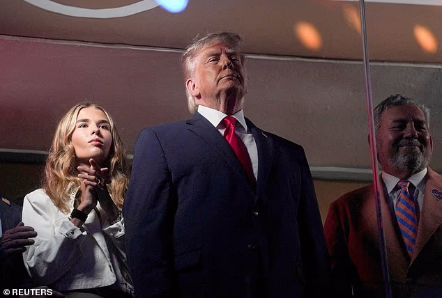 Trump je u ponedjeljak navečer postao prvi aktualni predsjednik koji je prisustvovao finalu NBA lige