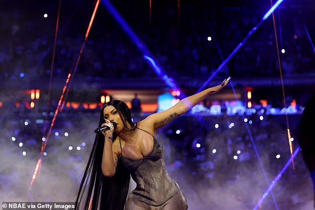 Izvođačica na poluvremenu Cardi B sugerirala je da je Trump unio 'tamnu energiju' u MSG u ponedjeljak