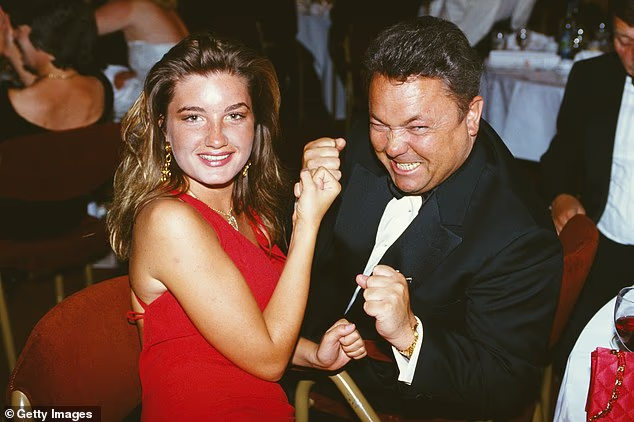 Sullivan i Karren Brady poziraju za zajedničku fotografiju na svečanosti 1993