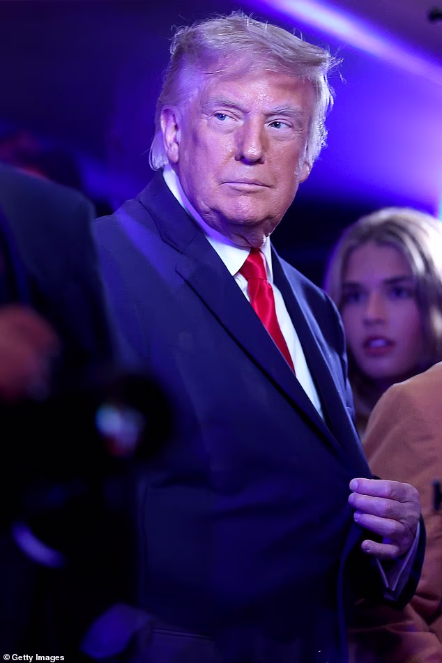t Donald Trump gleda prije utakmice između San Antonio Spursa i New York Knicksa u trećoj utakmici NBA finala 2026. u Madison Square Gardenu 8. lipnja