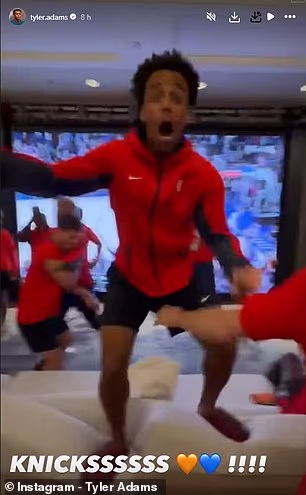 Usred kaotičnih scena kapetan USMNT-a Tyler Adams bacio se preko leđa trenera