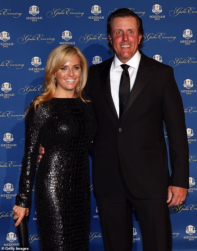 Mickelson, na fotografiji sa suprugom Amy, ranije ove godine napustio je golf na neodređeno vrijeme