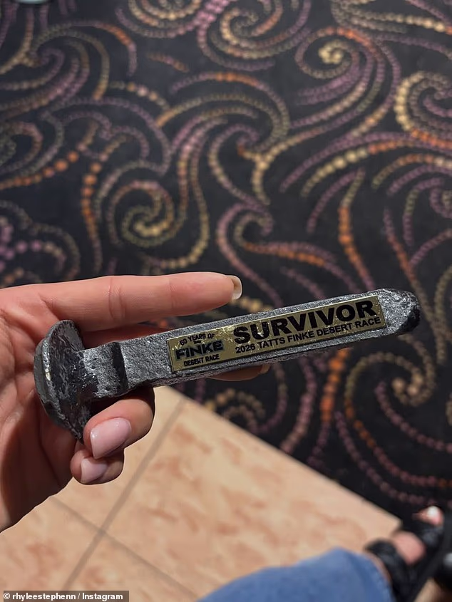 Stephen je prikupio Bielefeldov Spike Survivor's Spike, koji je obećala zauvijek držati blizu svog srca