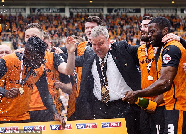 Jackett je u dva navrata ostvario promociju u Championshipu - kroz play-off u Millwallu 2010., prije nego što je četiri godine kasnije osvojio Ligu One u Wolverhampton Wanderersima