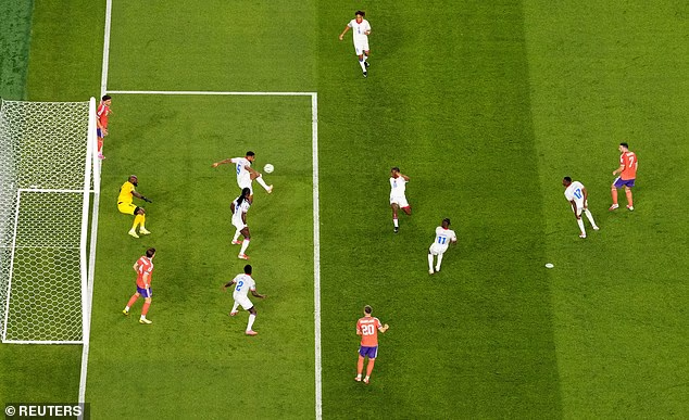 McGinnov je udarac srećom skrenuo u mrežu Haitija, ali Škotska neće mariti