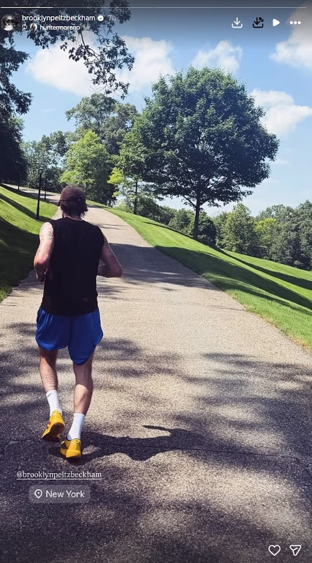 Ambiciozni kuhar i medijska ličnost podijelio je Instagram Story prikazujući sebe kako trči u New Yorku, jasno dajući do znanja da je bio na suprotnom kraju zemlje kada mu je mlađa sestra stigla na vrata