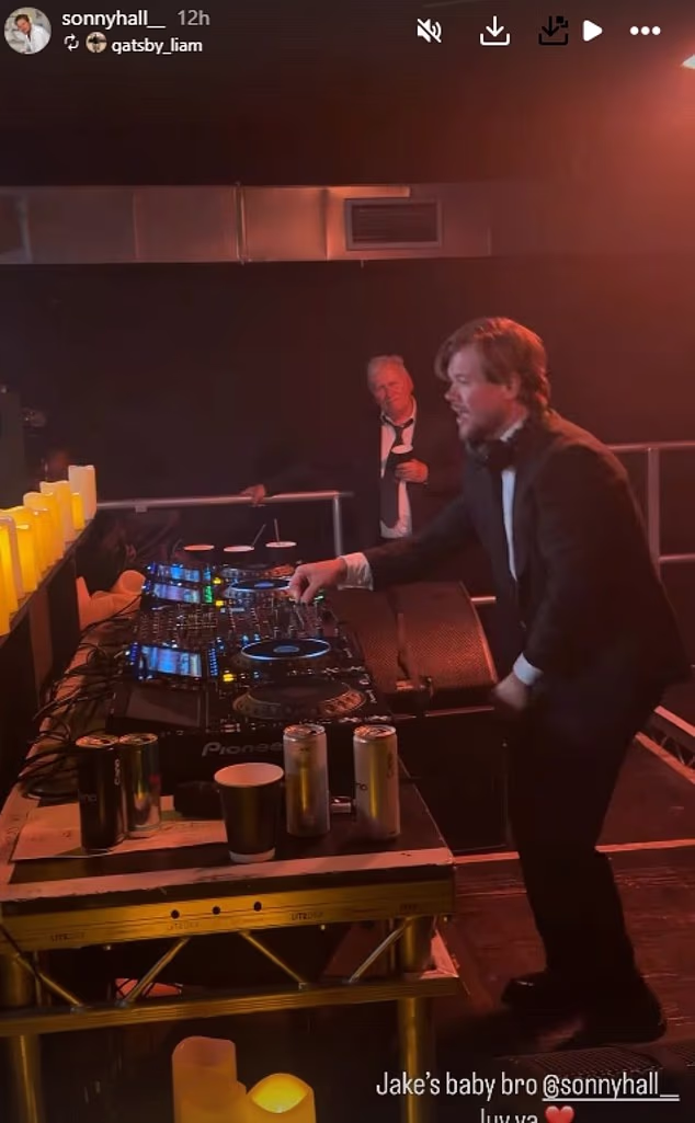 Videozapisi koji su podijeljeni od tog dana pokazuju njegove voljene kako plešu uz glazbeni set njegovog brata Sonnyja i poskakuju na ogromnoj instalaciji na napuhavanje