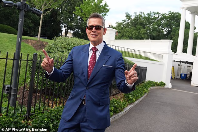 Ministar prometa Sean Duffy stiže u Bijelu kuću na UFC Freedom 250