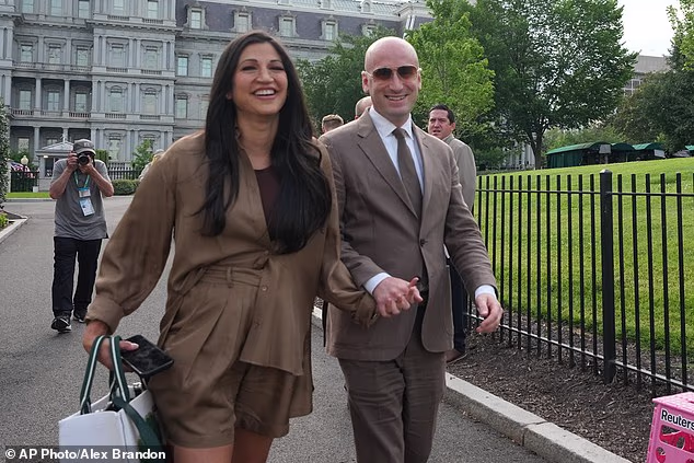Zamjenik šefa osoblja Bijele kuće Stephen Miller i njegova supruga Katie dolaze u Bijelu kuću