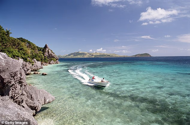Kristalno čisto more tik uz otok na Fidžiju