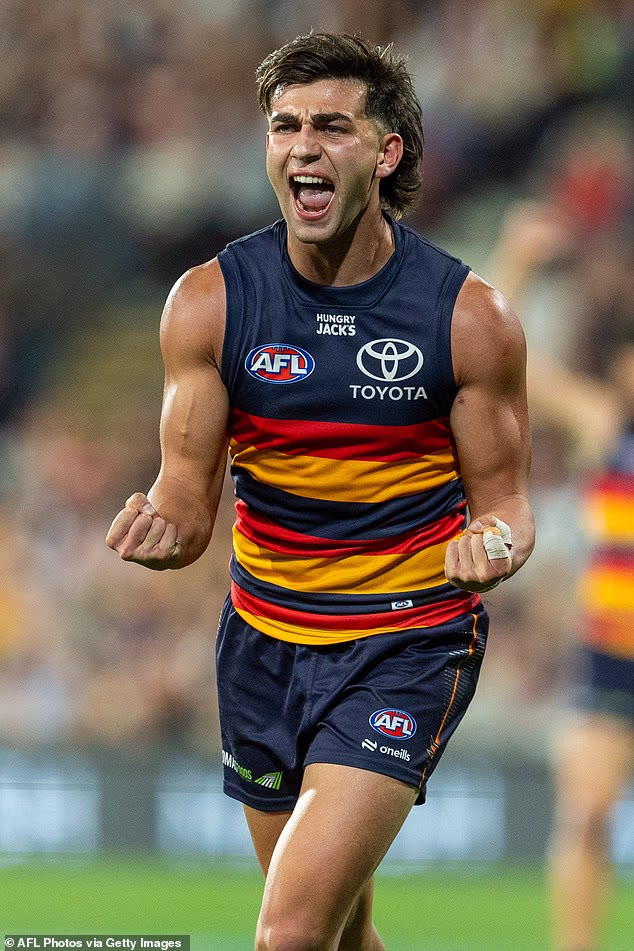 Na slici: Zvijezda Adelaide Crows Josh Rachele, čiju je sličnu proslavu gola istaknuo AFL