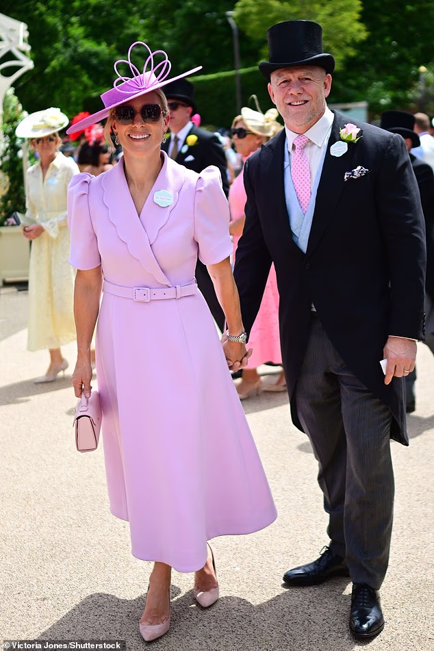 Ozareni Zara i Mike Tindall bili su prvi članovi kraljevske obitelji koji su danas stigli na otvorenje Royal Ascota