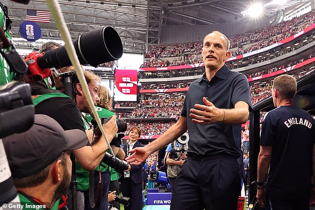 Tuchel je bio ljut što su mu fotografi zaklonili pogled na njegovu momčad tijekom intoniranja himne