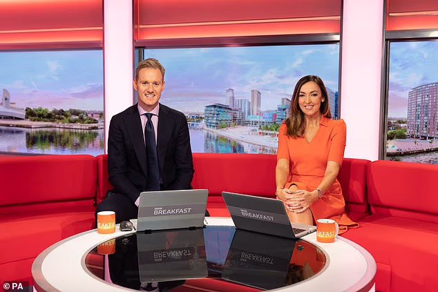 Walker, 49, radio je u korporaciji više od desetljeća i vodio je BBC Breakfast, najveću britansku TV emisiju o doručku, ali je dao otkaz 2022. radi novog i unosnog posla na Channel 5 News