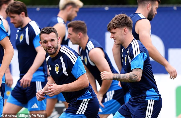 John McGinn i Ben Gannon-Doak bili su dobro raspoloženi na treninzima prije okršaja s Marokom