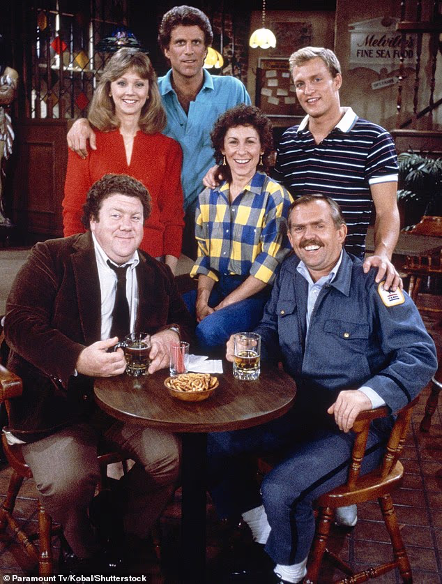 Živjeli s Georgeom Wendtom, Shelley Longom, Tedom Dansonom, Rheom Perlman, Woodyjem Harrelsonom, Johnom Ratzenbergerom