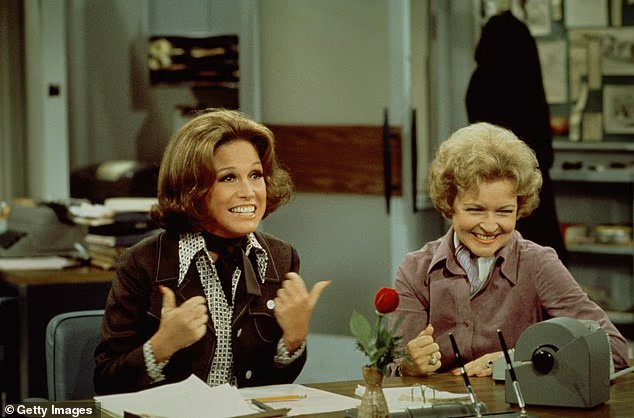 Veteran showbiznisa započeo je sa The Mary Tyler Moore Show; Moore s Betty White