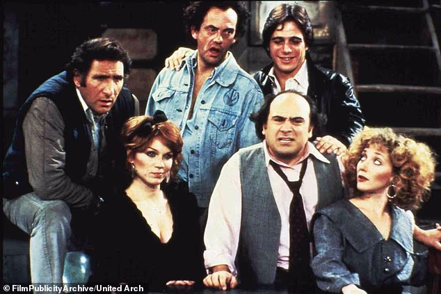 Judd Hirsch, Marilu Henner, Christopher Lloyd), Danny DeVito), Tony Danza i Carol Kane) na Taxiju