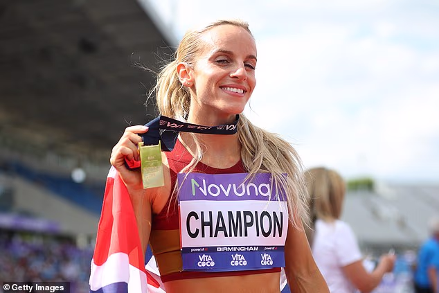 Hodgkinsonova partnerica na treningu Georgia Hunter Bell također je postavila rekord prvenstva na 800 m, pošto je lagano došla do pobjede u 1:55.93 čime se čvrsto postavila u razgovor o svjetskom rekordu