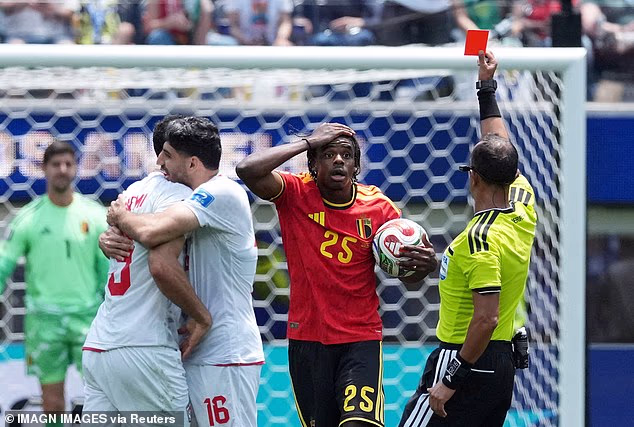 Belgijski branič Nathan Ngoy isključen je u drugom poluvremenu nakon što je srušio Taremija