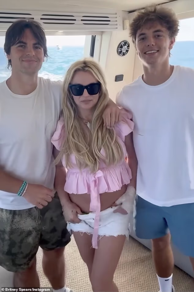 Spears je majka dvojice sinova Seana Prestona (20) i Jaydena (19) koje je dočekala s bivšim suprugom Kevinom Federlineom