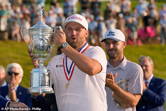 Clark podiže svoj drugi trofej US Opena nakon što je u Hamptonsu uspio pobijediti s jednim udarcem razlike