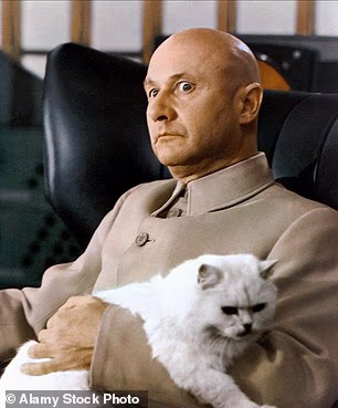 Ernst Stavro Blofeld (glumi ga Donald Pleasance) u You Only Live Twice 1967.