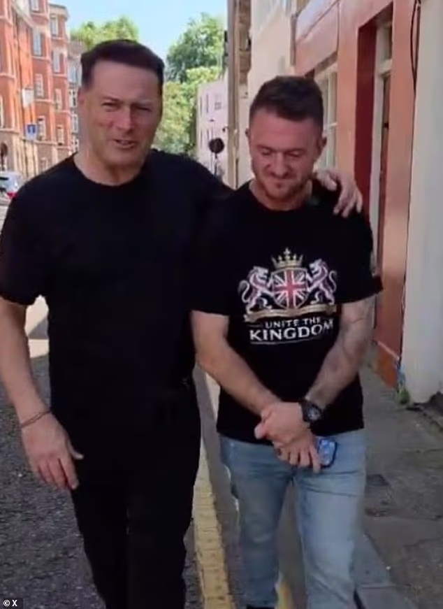 Stefanović (51) (lijevo) podijelio je obožavatelje nakon što je pozvao britanskog krajnje desničarskog aktivista i borca ​​Tommyja Robinsona (43) (desno) u svoj novi podcast na intervju